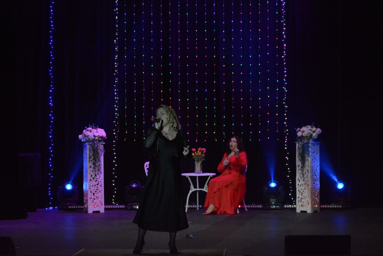 Праздничный концерт для прекрасных дам в Городском центре искусств Праздничный концерт для прекрасных дам в Городском центре искусств