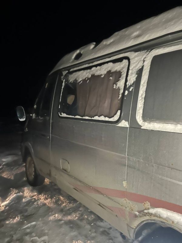 В Энгельсском районе в машине на берегу Волги найдены тела двух мужчин