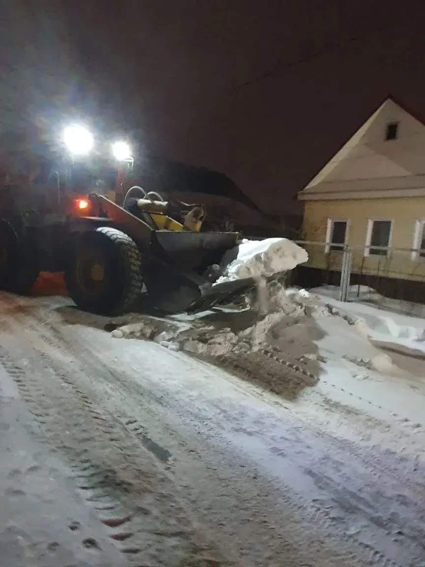 Уборка и вывоз снега, очистка и посыпка тротуаров Уборка и вывоз снега, очистка и посыпка тротуаров