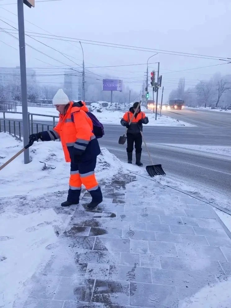 Уборка и вывоз снега, очистка и посыпка тротуаров