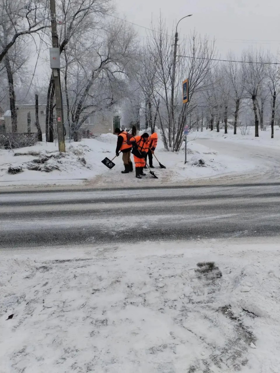 Уборка и вывоз снега, очистка и посыпка тротуаров Уборка и вывоз снега, очистка и посыпка тротуаров