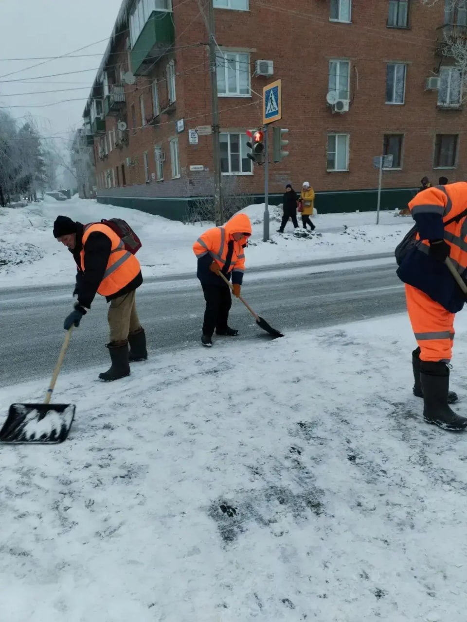 Уборка и вывоз снега, очистка и посыпка тротуаров Уборка и вывоз снега, очистка и посыпка тротуаров