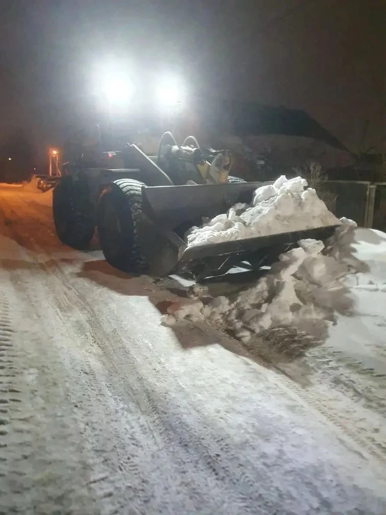 Уборка и вывоз снега, очистка и посыпка тротуаров Уборка и вывоз снега, очистка и посыпка тротуаров