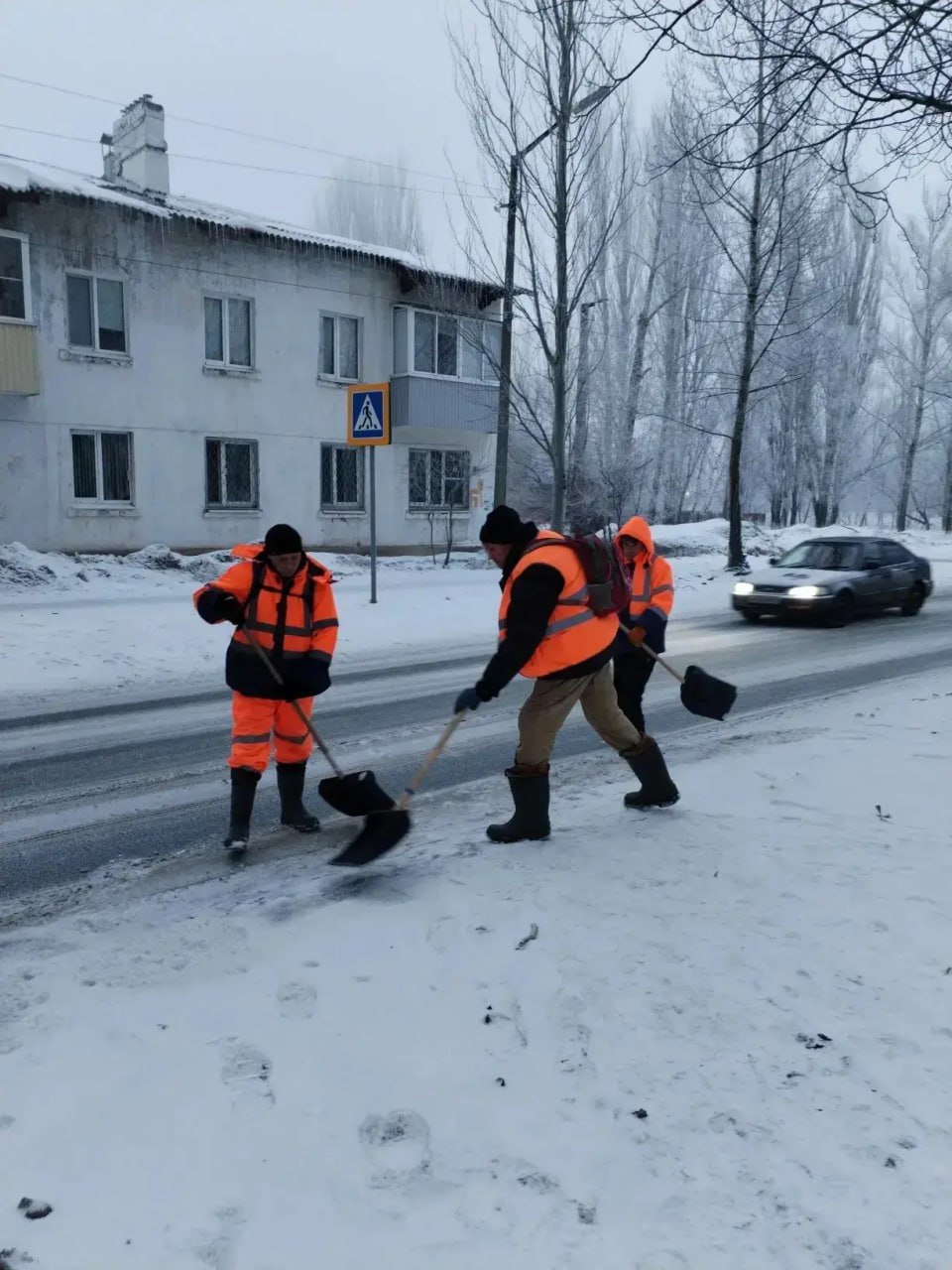 Уборка и вывоз снега, очистка и посыпка тротуаров Уборка и вывоз снега, очистка и посыпка тротуаров