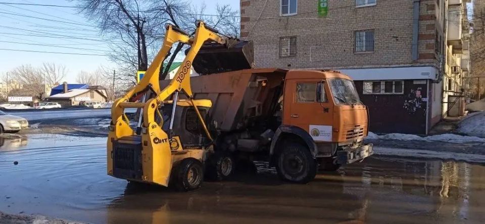 В течение дня силами учреждения проводились работы по содержанию улично-дорожной сети