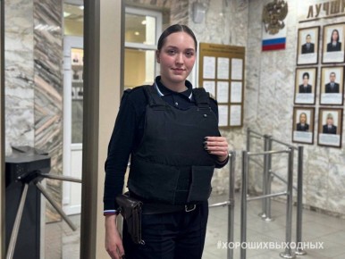 #ХорошихВыходных вам желает полицейский отдельного взвода по обеспечению мер безопасности и антитеррористической защищенности объектов ОВД Управления МВД России по г. Саратову сержант полиции Марина Медведева