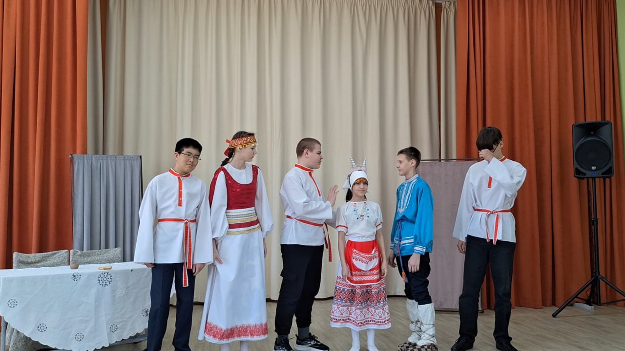 Школьные актёры оживили народные сказки Школьные актёры оживили народные сказки