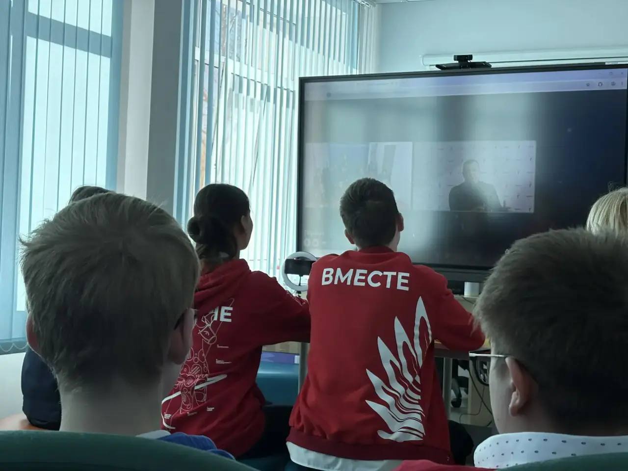 Саратовские школьники пообщались с председателем правления «Движения Первых», Героем России Артуром Орловым Саратовские школьники пообщались с председателем правления «Движения Первых», Героем России Артуром Орловым