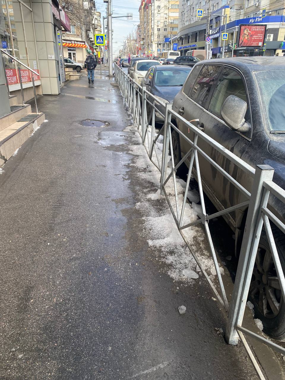 На Чапаева мужчина пострадал из-за схода снега с крыши дома На Чапаева мужчина пострадал из-за схода снега с крыши дома