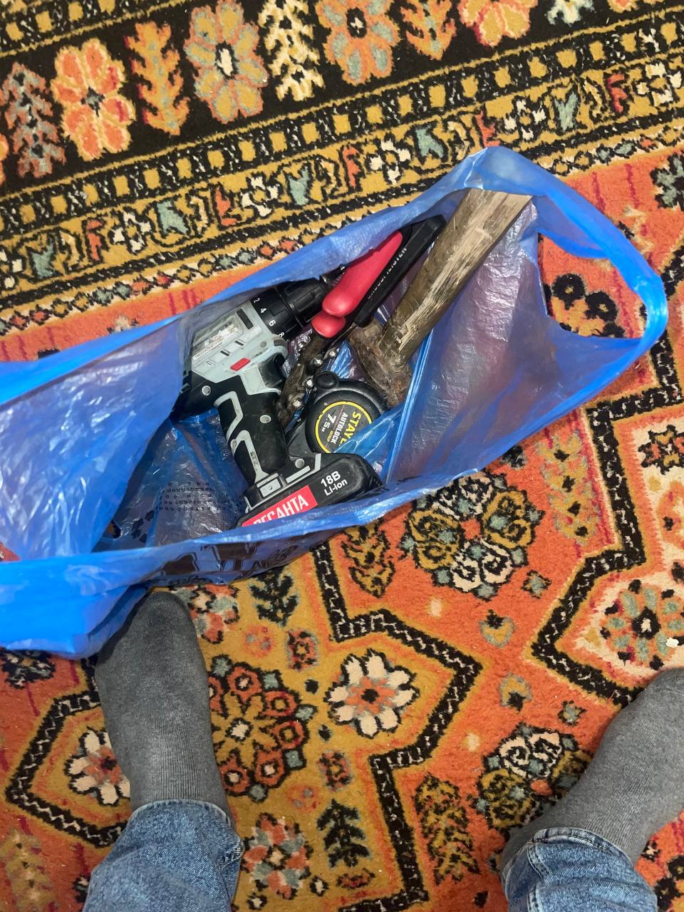 В Татищево сотрудники полиции задержали подозреваемого в краже инструментов, похищенное изъято В Татищево сотрудники полиции задержали подозреваемого в краже инструментов, похищенное изъято