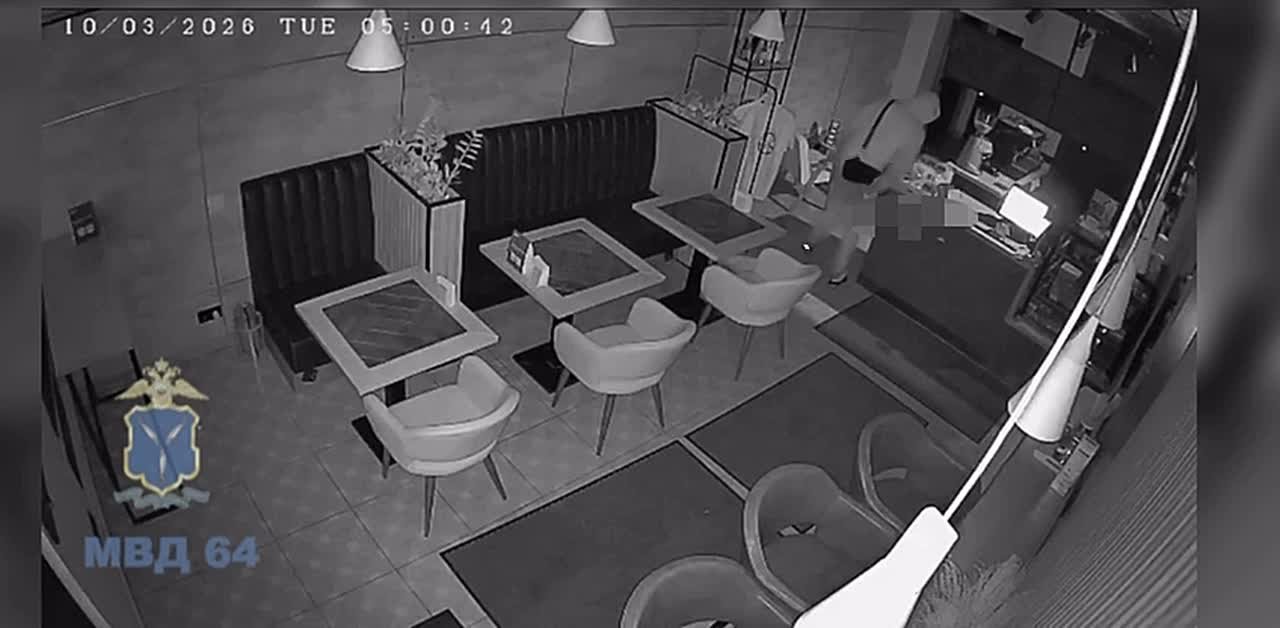 В Саратове полицейские задержали подозреваемого в кражах денег из цветочного магазина и кофейни