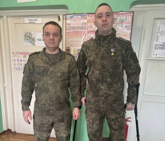 Вдвоем взяли в плен семерых и удержали позицию: балаковцу вручили "Золотую Звезду"