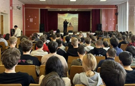 В Саратовской области полицейские продолжают проводить антинаркотические мероприятия с молодежью