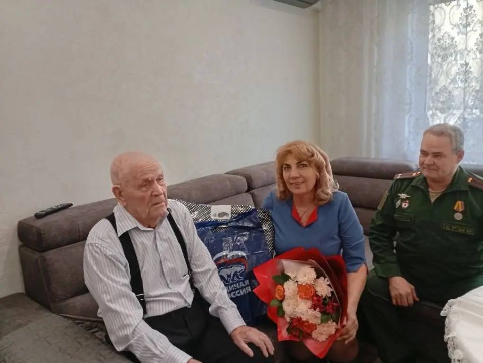 Совместно с заместителем главы администрации Октябрьского района по патриотической работе Юрием Кафидовым поздравили с Днём рождения Почётного гражданина города Саратова, ветерана Великой Отечественной войны Бикуллова...