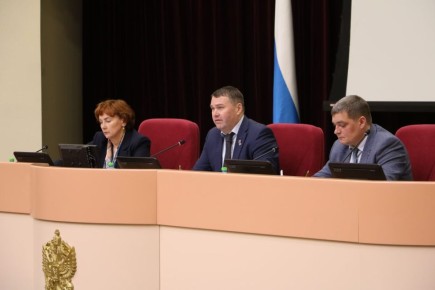 Насколько в Саратовской области готовы к реализации новых норм о кадровой политике в здравоохранении? Вопрос рассмотрели на депутатских слушаниях