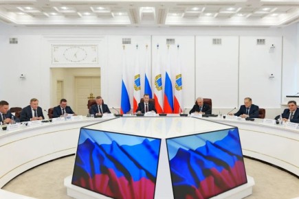 Роман Бусаргин: Финальным этапом серии встреч с депутатским корпусом областной думы стало обсуждение актуальных вопросов с представителями партий «Справедливая Россия» и «Родина»