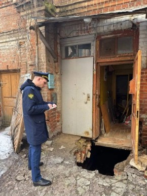 В центре Саратова произошло обрушение подвала в многоквартирном доме