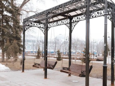 Весенний свет оживляет город