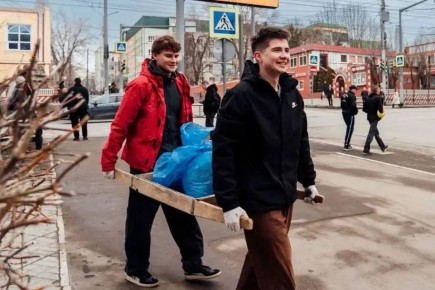 Более 3 000 саратовцев вышли сегодня на субботник