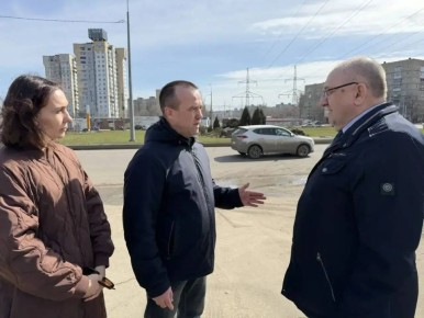 Продолжаем приводить в порядок въезд в город со стороны Вольского тракта