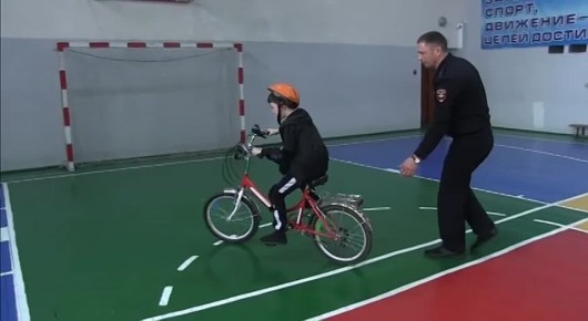 Сотрудники Госавтоинспекции продолжают проведение бесед со школьниками о необходимости соблюдения Правил дорожного движения