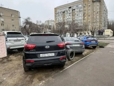 Зеленая зона – не место для парковки