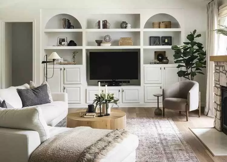 6 предметов, которые стоит убрать с вашего журнального столика для создания уютного интерьера