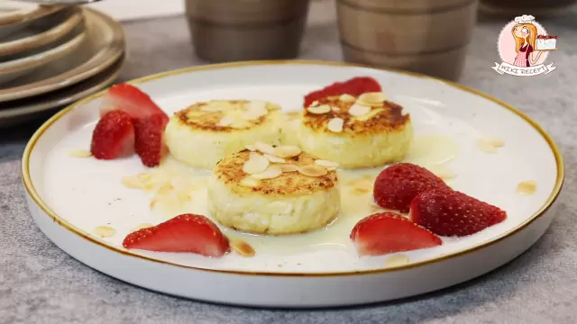 Кокосовые сырники, которые готовятся за 15 минут: легко и вкусно