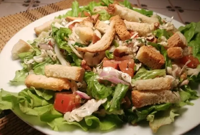 Нежный салат с пекинской капустой и грецкими орехами