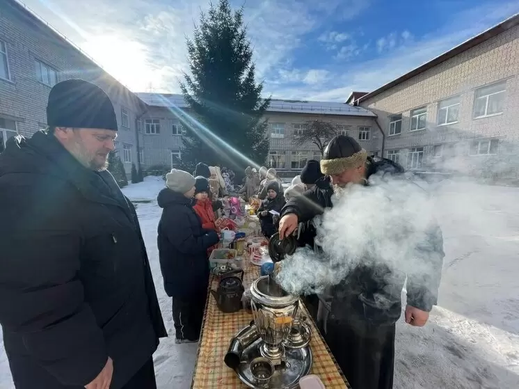 Школьники Пискова узнали о Масленице от священников