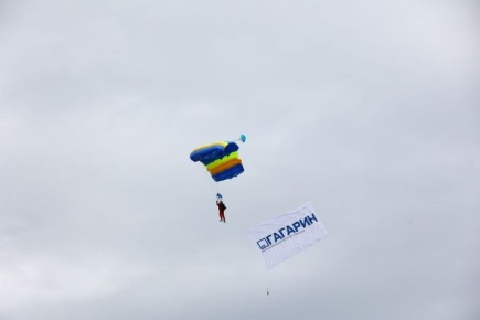 В «Гагарине» открыли памятный знак космонавту Олегу Скрипочке