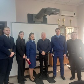 В прокуратуре Волжского района Саратова состоялась встреча ветерана прокуратуры Эдуарда Александровича Лохова с молодыми работниками