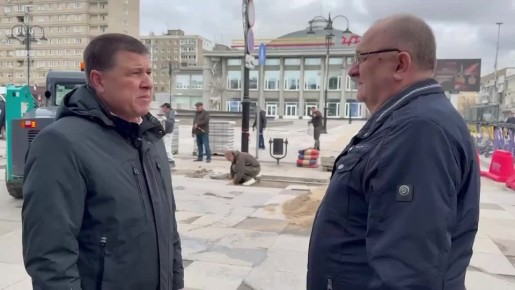 Приступили к замене тротуарной плитки на площади имени Кирова