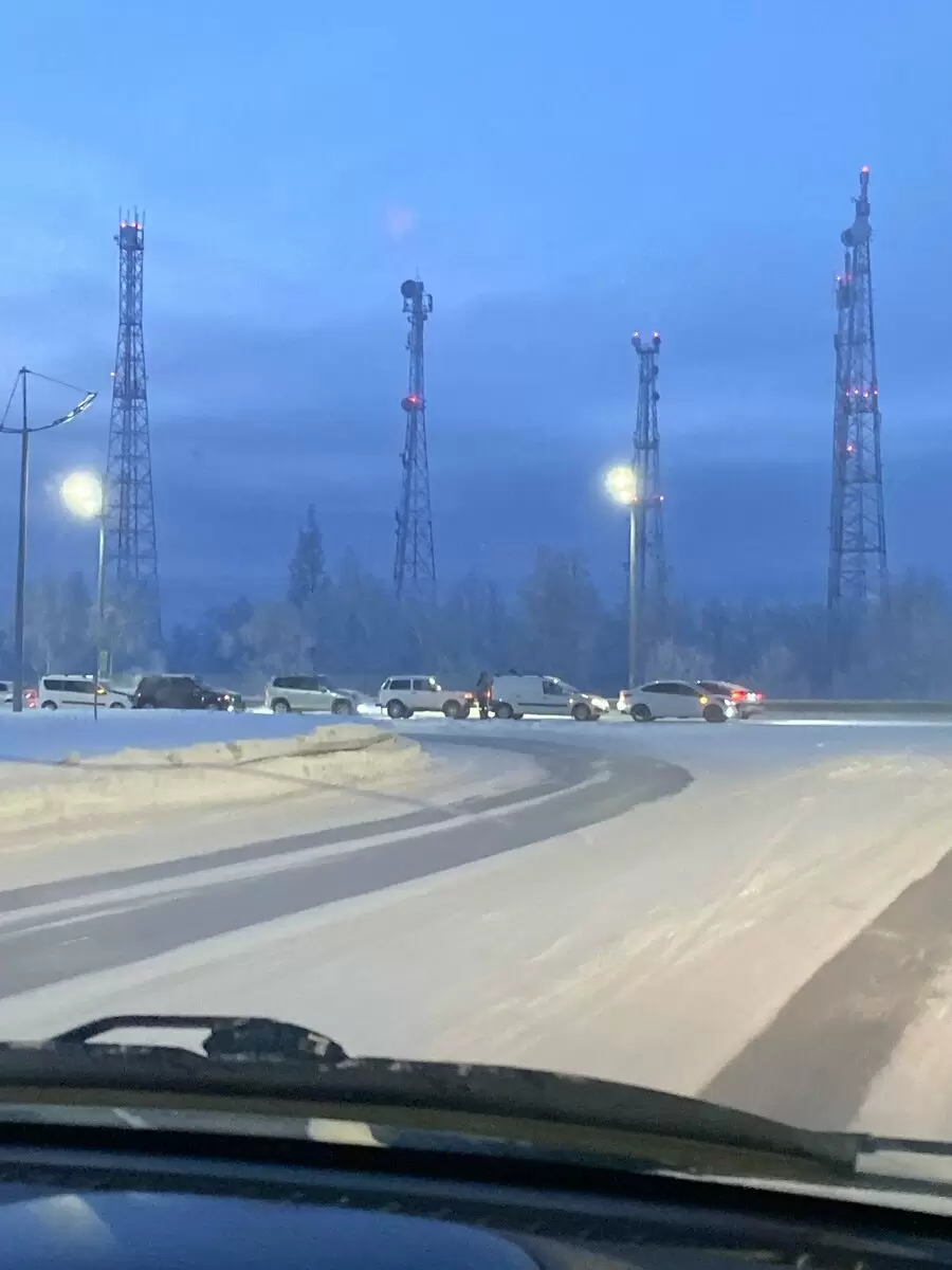 На дороге новогодний затор: оливье ждет