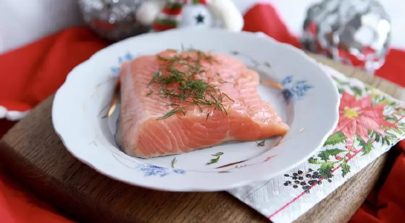 Гравлакс из форели: спокойная идея для новогоднего меню