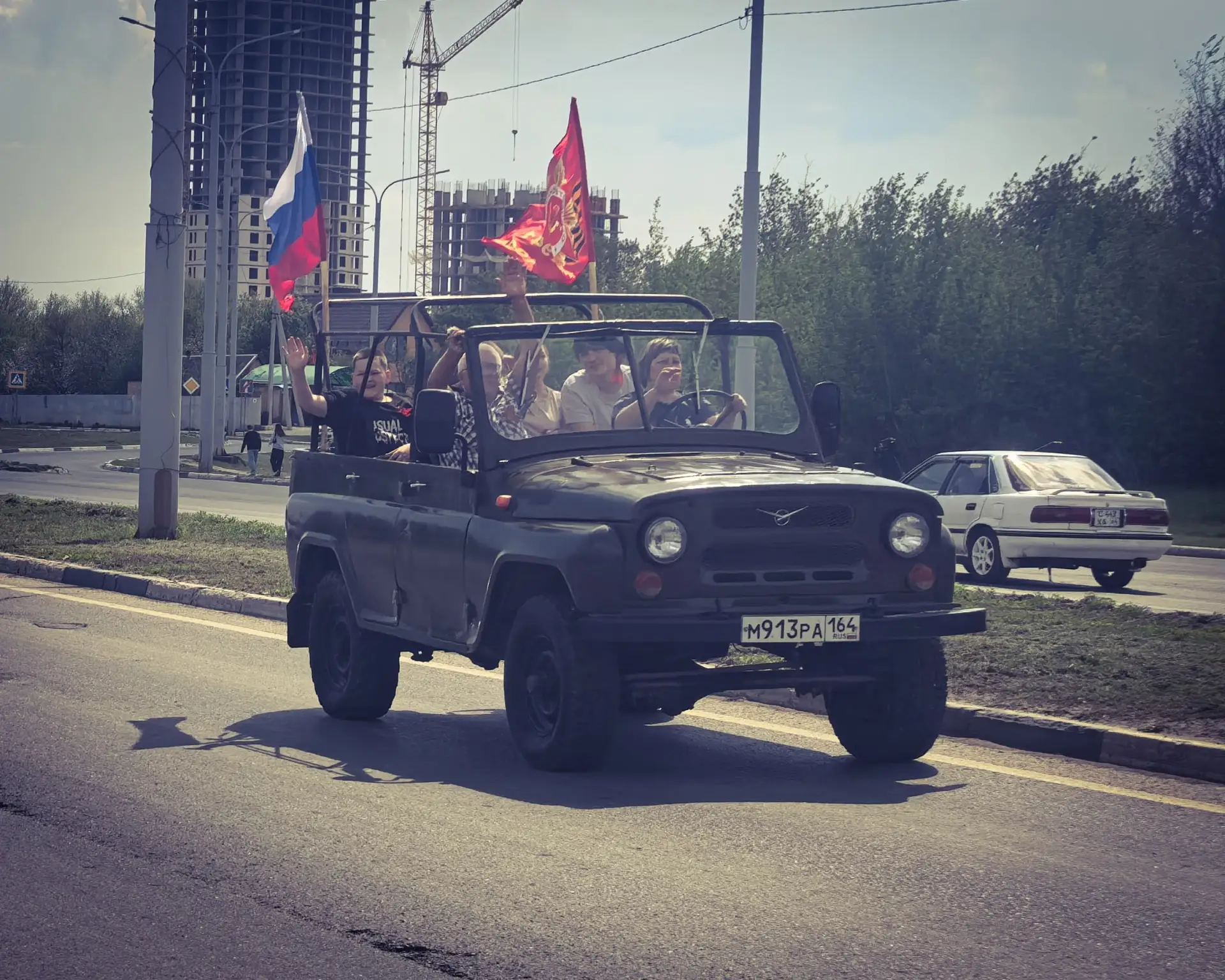 Балаковцы ярко отметили День Победы: 9 мая прошёл масштабный автопробег Балаковцы ярко отметили День Победы: 9 мая прошёл масштабный автопробег