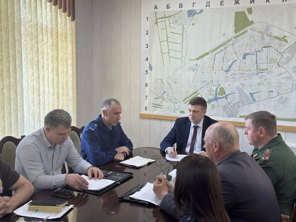 Прокурор Ершовского района Дмитрий Гончаров принял участие в рабочем совещании на тему соблюдения требований законодательства о благоустройстве в части бесконтрольного выпаса сельскохозяйственных животных