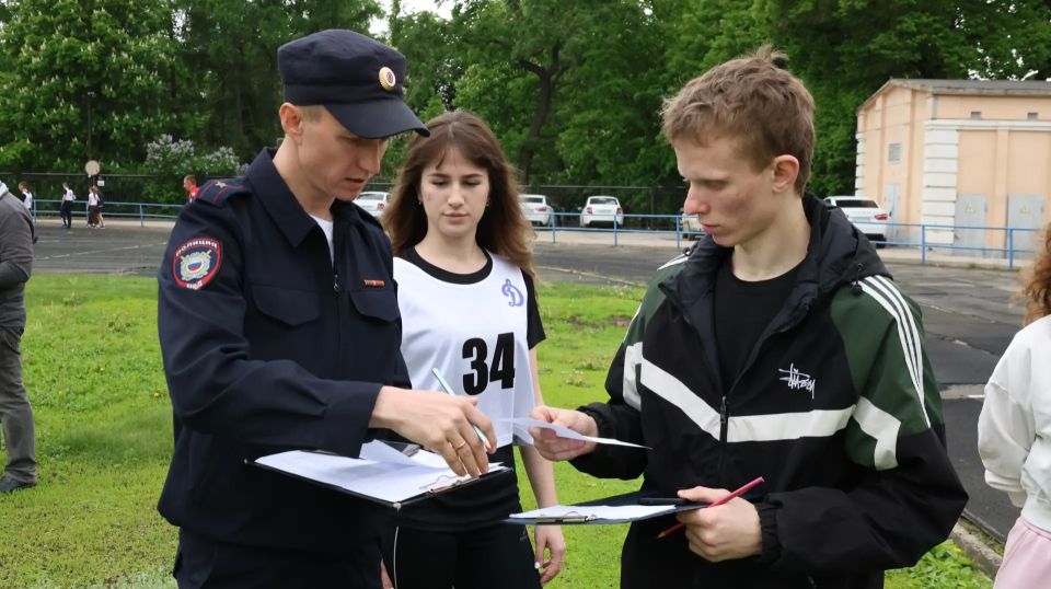 В Саратове на стадионе «Динамо» состоялся чемпионат по легкой атлетике среди полицейских В Саратове на стадионе «Динамо» состоялся чемпионат по легкой атлетике среди полицейских