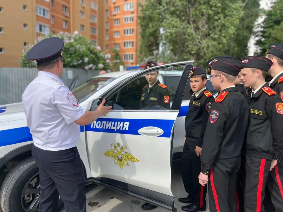 Сотрудники городской Госавтоинспекции продолжают проводить тематические мероприятия в преддверии 90-го юбилея службы Сотрудники городской Госавтоинспекции продолжают проводить тематические мероприятия в преддверии 90-го юбилея службы