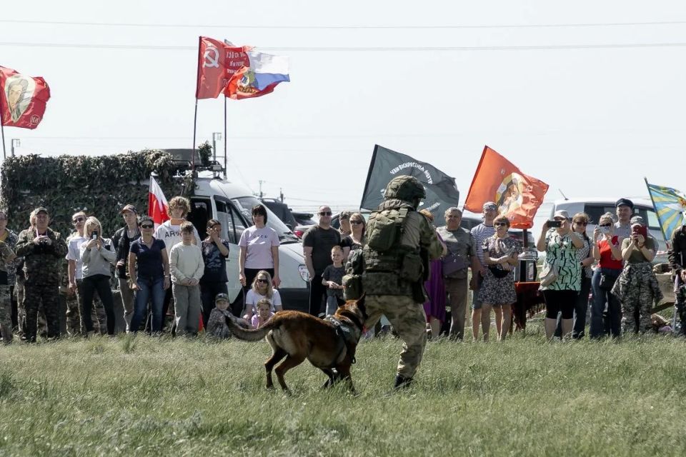 В Саратовской области росгвардейцы приняли участие в патриотическом фестивале "Z.O.V.", организованном в поддержку бойцов специальной военной операции В Саратовской области росгвардейцы приняли участие в патриотическом фестивале "Z.O.V.", организованном в поддержку бойцов специальной военной операции