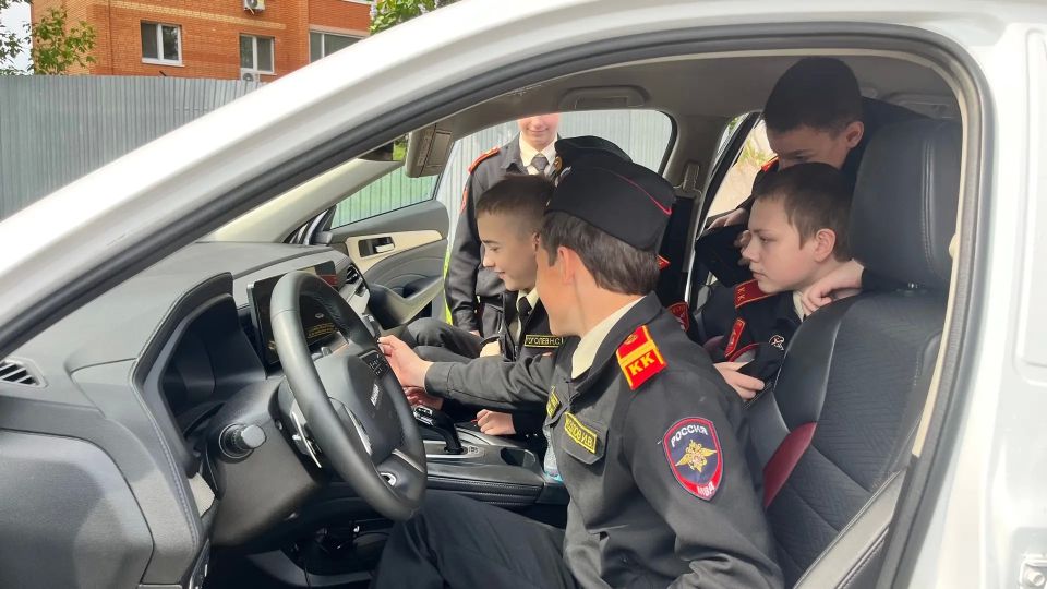 Сотрудники городской Госавтоинспекции продолжают проводить тематические мероприятия в преддверии 90-го юбилея службы Сотрудники городской Госавтоинспекции продолжают проводить тематические мероприятия в преддверии 90-го юбилея службы