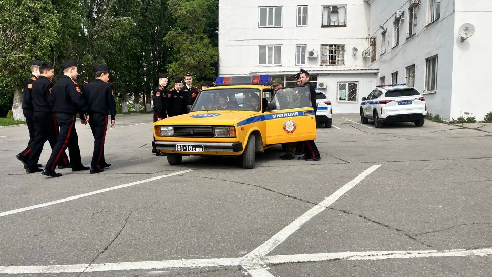 Сотрудники городской Госавтоинспекции продолжают проводить тематические мероприятия в преддверии 90-го юбилея службы Сотрудники городской Госавтоинспекции продолжают проводить тематические мероприятия в преддверии 90-го юбилея службы