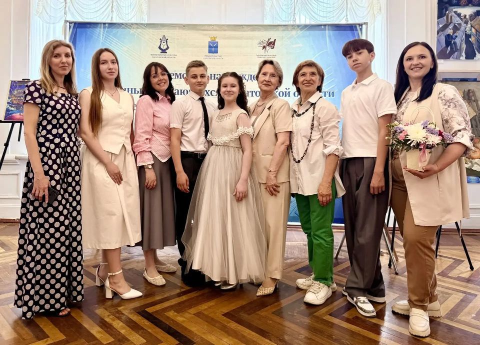 Одаренные энгельсские школьникам получили Губернаторские премии Одаренные энгельсские школьникам получили Губернаторские премии
