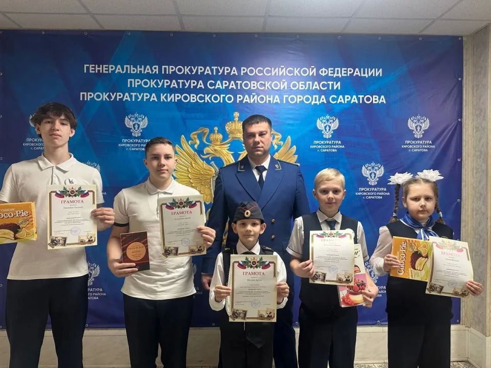 И.о. прокурора Кировского района г. Саратов Антон Коршунов наградил победителей и призеров конкурса творческих работ «Мы помним, мы гордимся»