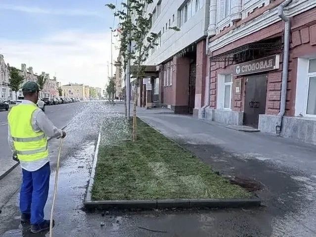 Продолжаются работы по благоустройству Продолжаются работы по благоустройству