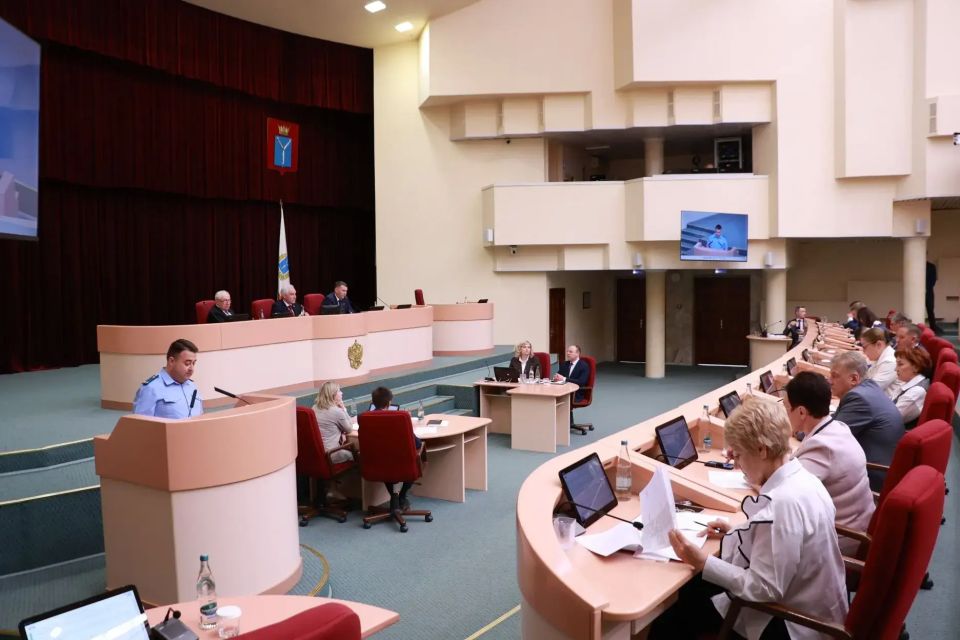 По правотворческой инициативе прокурора Саратовской области Сергея Филипенко сокращен срок рассмотрения региональными органами власти и местного самоуправления обращений участников специальной военной операции и членов их...