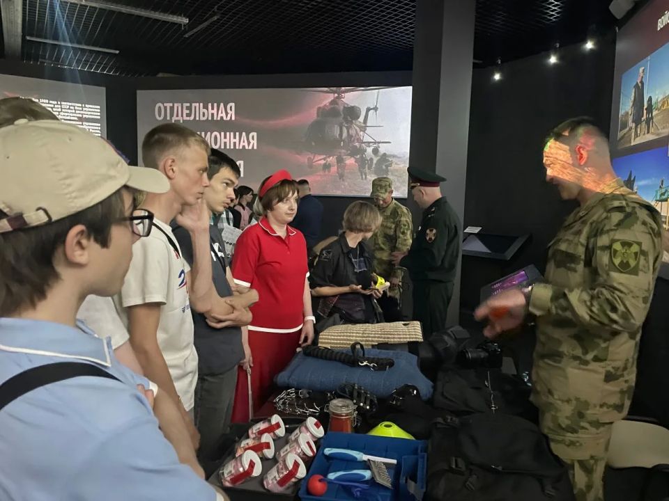 В Саратове в "Ночь музеев" выставку Росгвардии посетило более 500 человек В Саратове в "Ночь музеев" выставку Росгвардии посетило более 500 человек