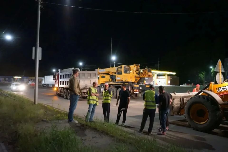 Ново-Астраханское шоссе закрыли для проезда из-за строительства моста Ново-Астраханское шоссе закрыли для проезда из-за строительства моста