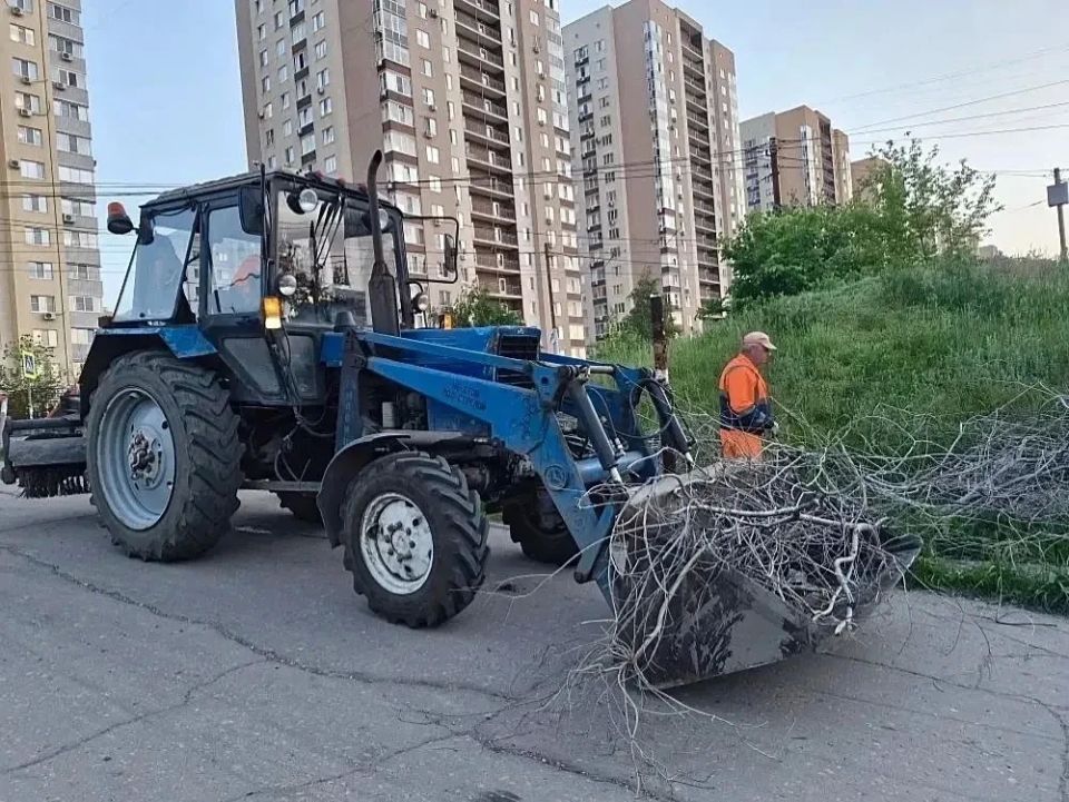 Продолжаются работы по благоустройству Продолжаются работы по благоустройству