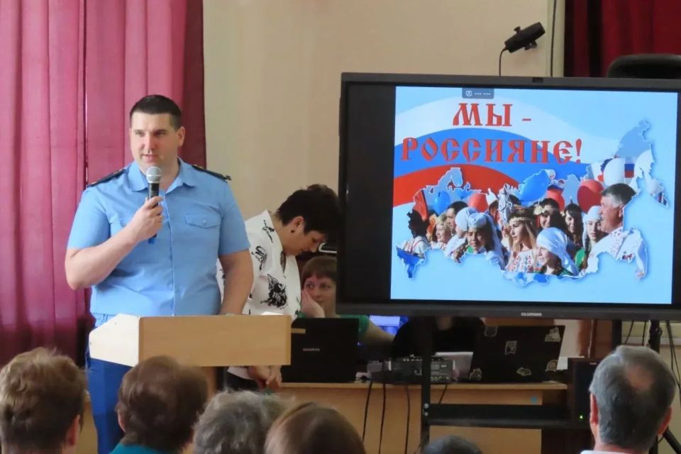 Помощник прокурора Лысогорского района Дмитрий Юдин принял участие в фестивале "Многоликая Россия", посвященном году единства народов России Помощник прокурора Лысогорского района Дмитрий Юдин принял участие в фестивале "Многоликая Россия", посвященном году единства народов России
